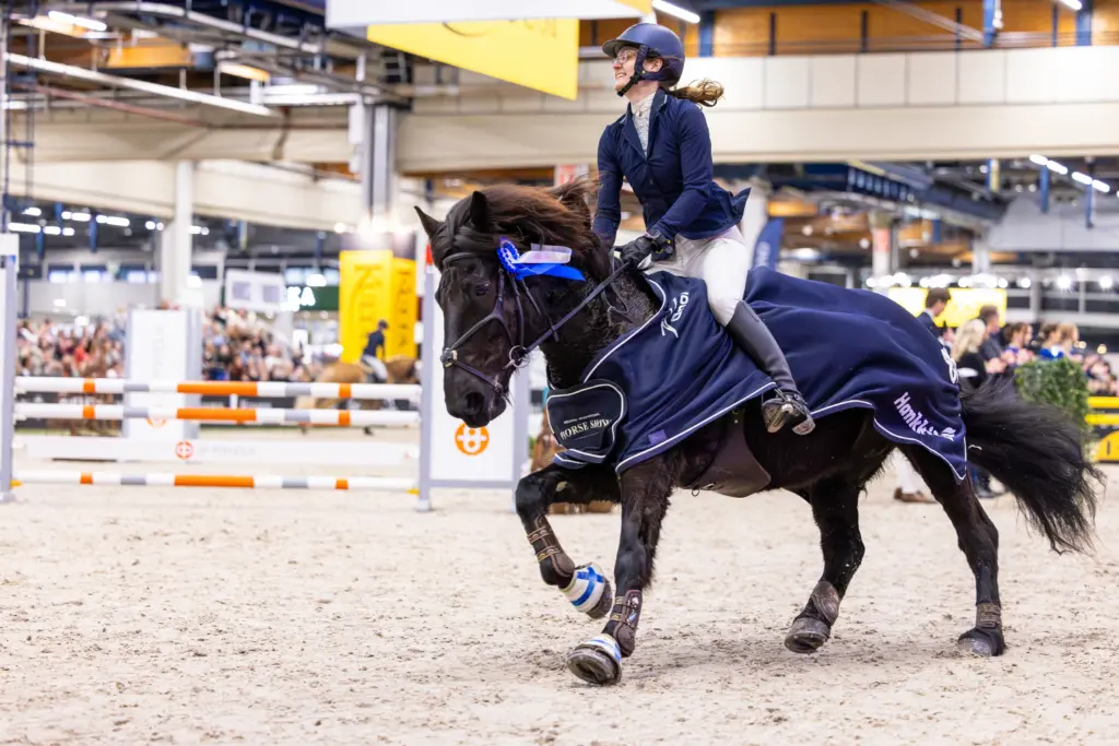 Paula Pajunen ja Rinna Lågland, kuva Hanna Heinonen
